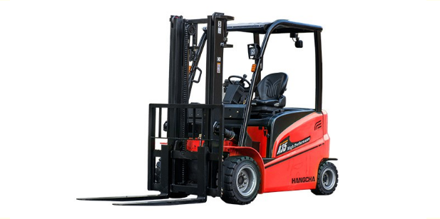 叉车司机坐在电动2.5-3.5吨系列